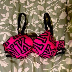 PINK Victoria Secret pink bra brand neww never worn underwire cute stylish bra